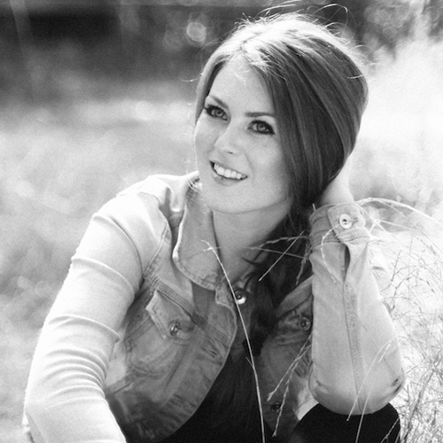 Kate / LIVING PRETTY NATURALLY